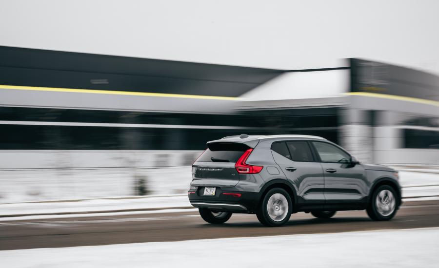  Volvo XC40 T4 Momentum 2018 года  (NA) (фото 14 из 36)